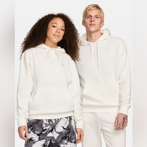 NIKE Sportswear Club Fleece
Pullover Hoodie in Sail/White